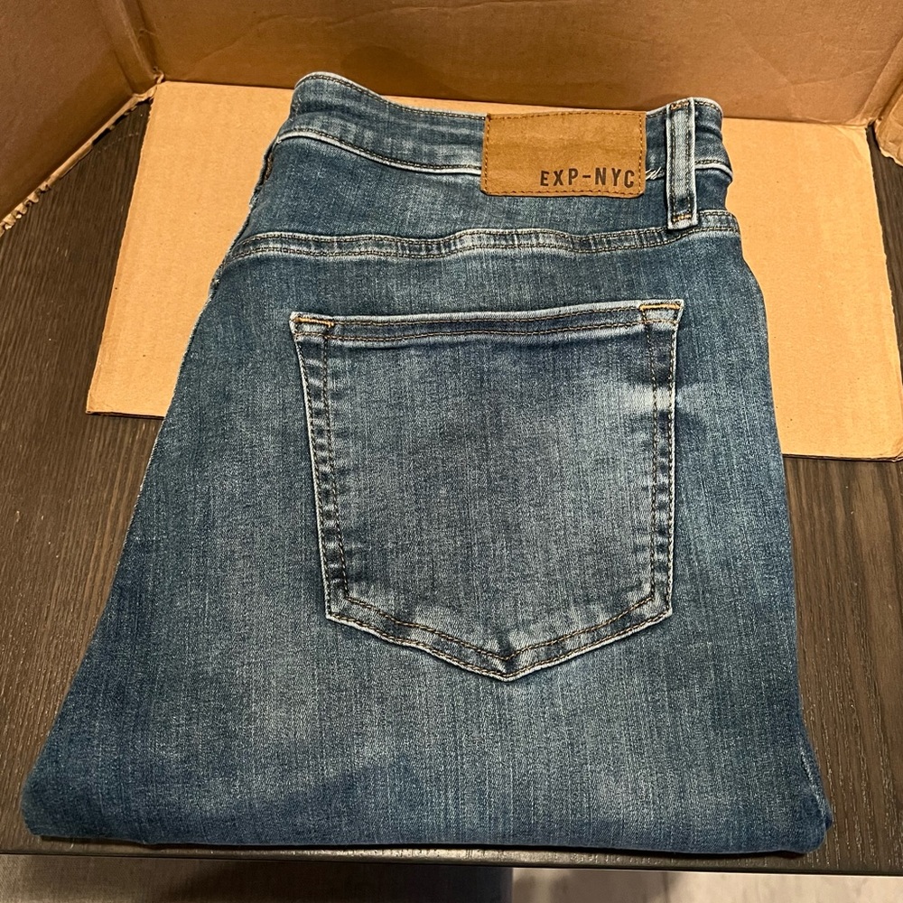 EXPRESS SLIM FIT JEANS.